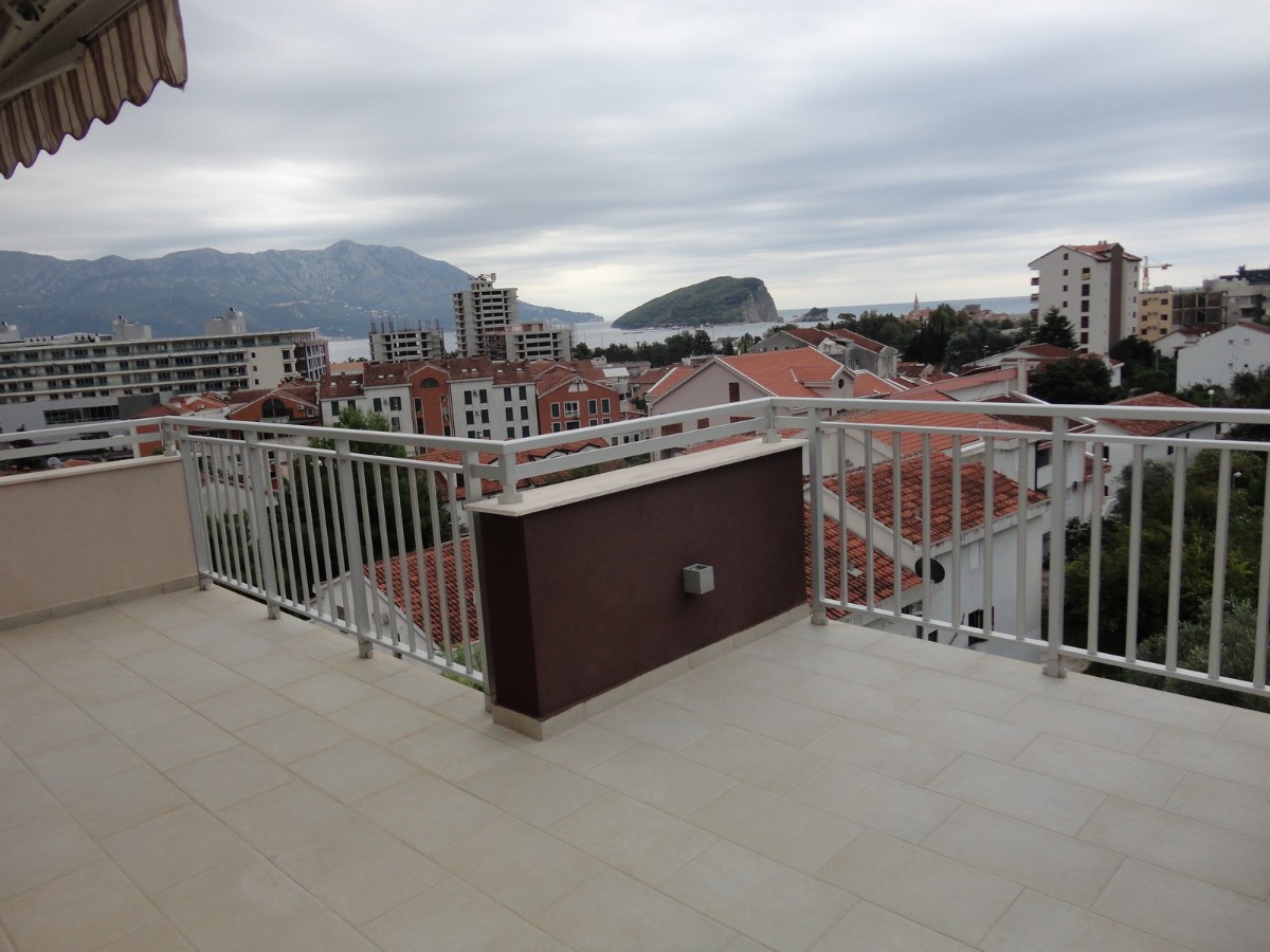 Three-Bedroom Apartment with Garage in Babin Do, Budva